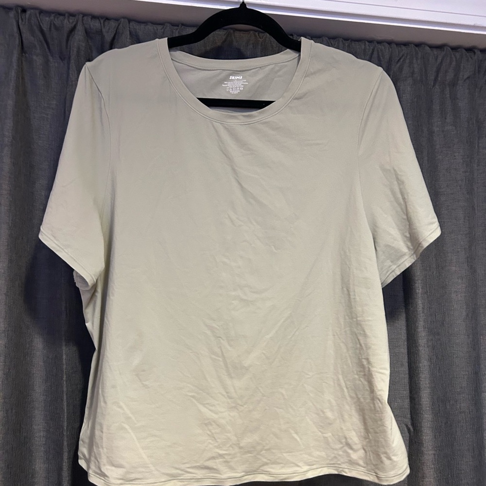 Skims Fits Everybody Short Sleeve T-Shirt Talc in 4XL